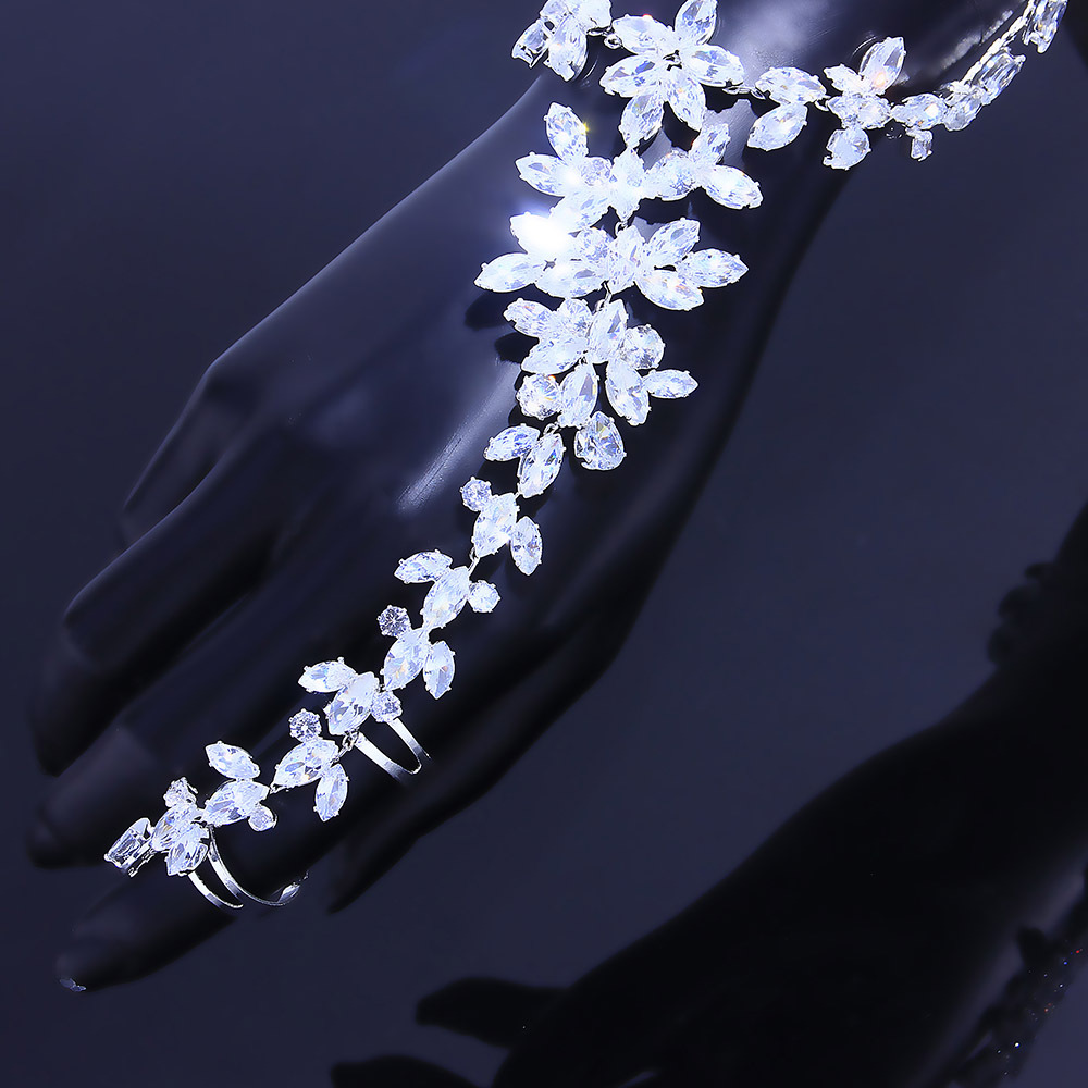 European And American Retro Zircon Finger Bracelet