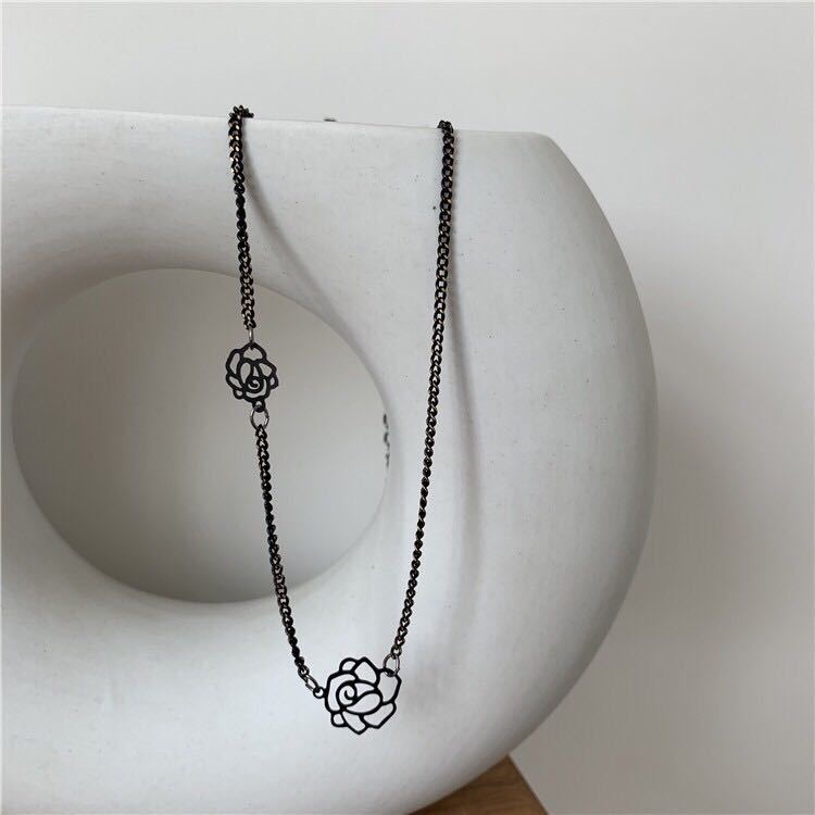 Niche Collar Rose Flower Necklace Titanium Steel Necklace