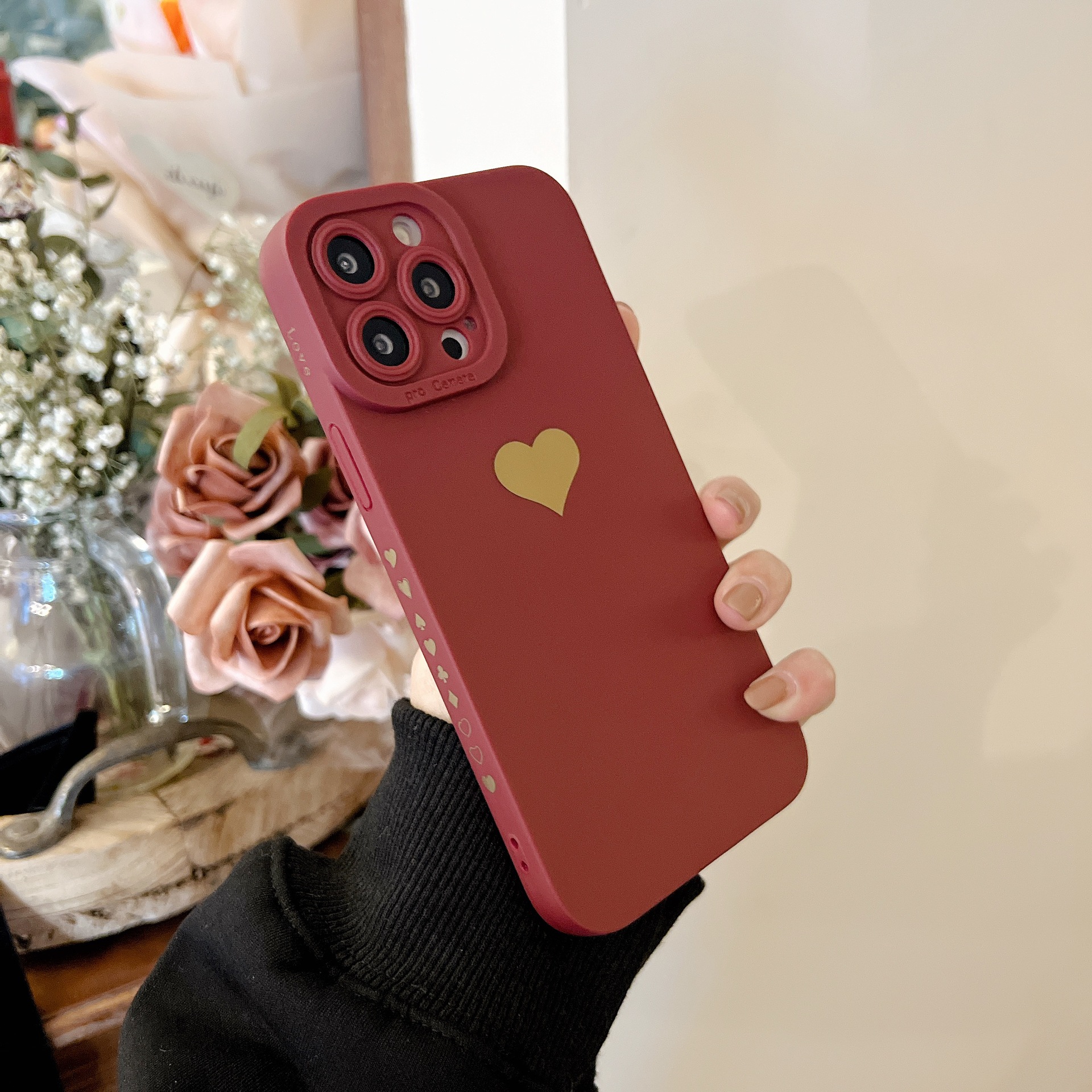 Side Pattern Bronzing Small Heart Phone Case
