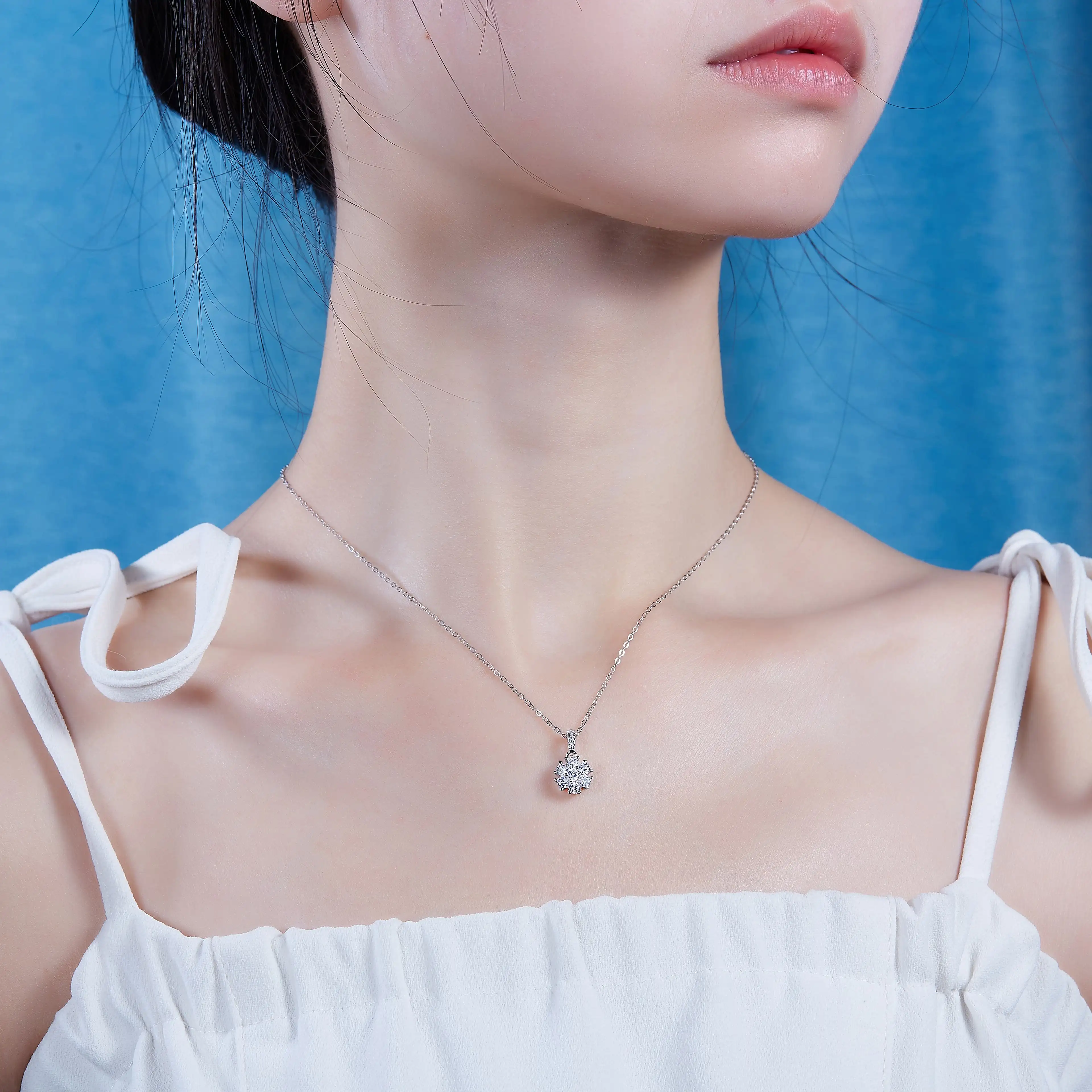 1Snowflake Dance - A Fashionable And Luxurious Diamond Jewelry Pendant Set With Moissanite S925 Sterling Silver And Platinum Plating Prohibit Tk Sales