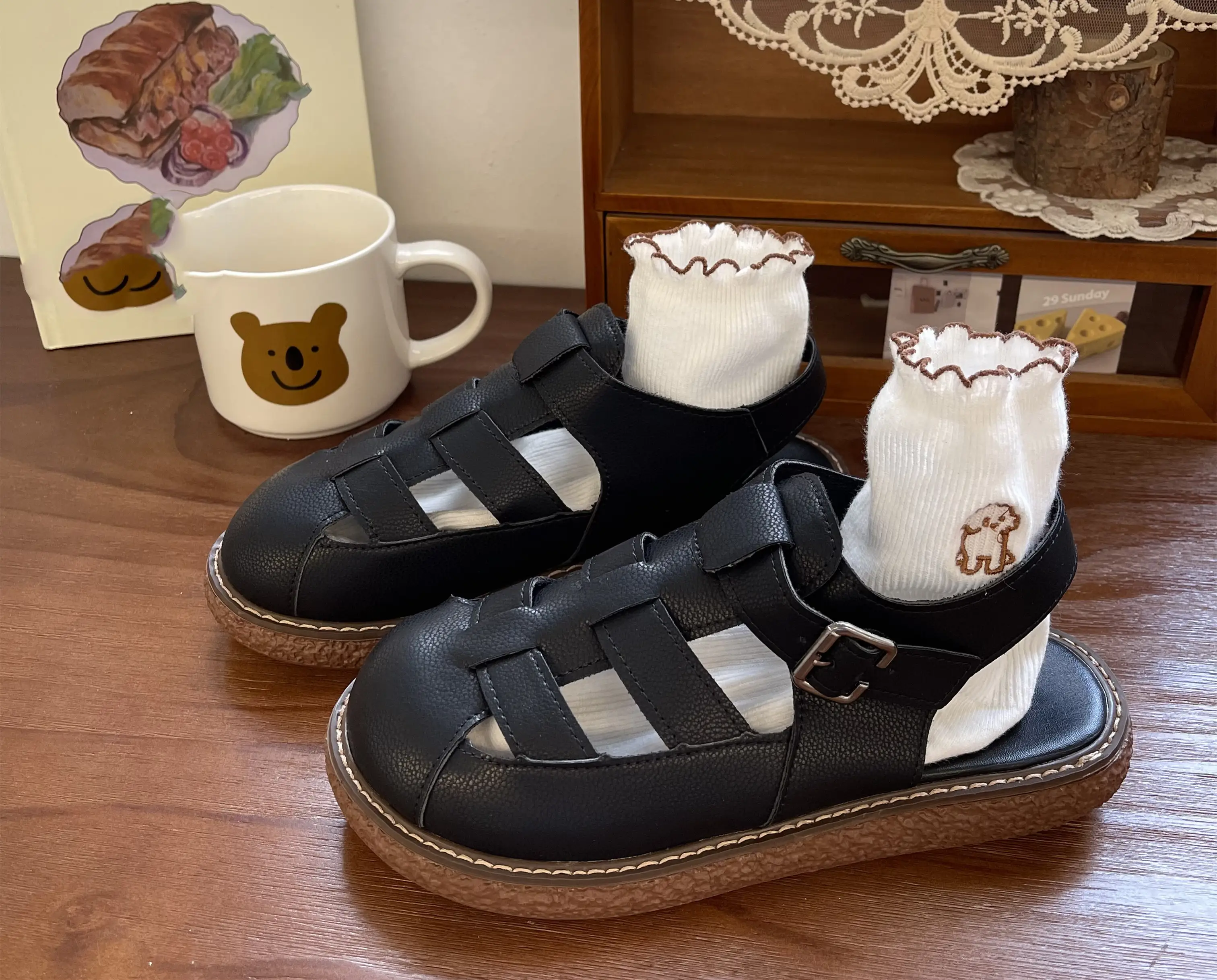 Thick-soled All-match Baotou Hollow Big Toe Hole Shoes