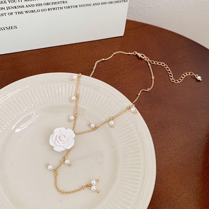Simple Pearl Flower Clavicle Chain