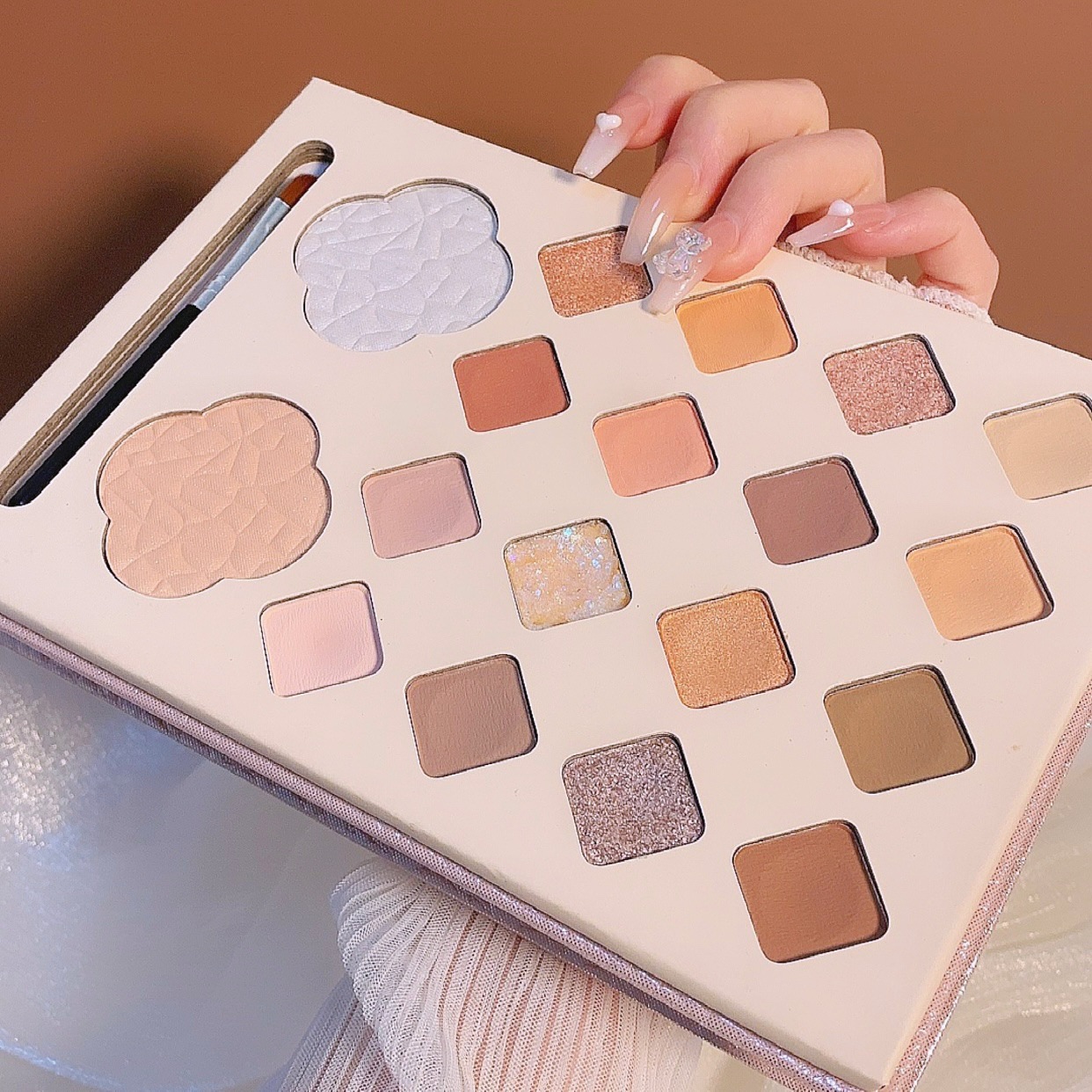 Fashion 18 Colors Cherry Blossom Eyeshadow Book Tray