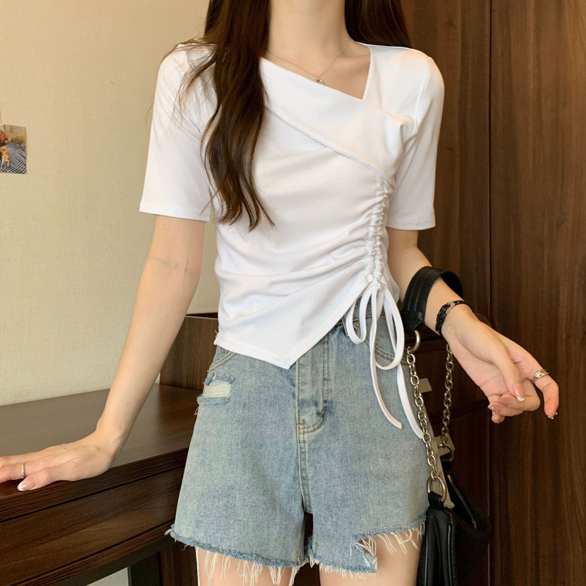 Women's Fashionable V-neck Slim-fit Irregular Pleating Top