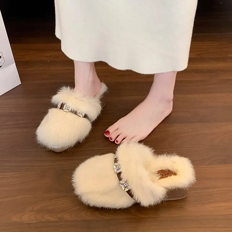 Autumn Women's Low Heel Furry Slippers, Closed