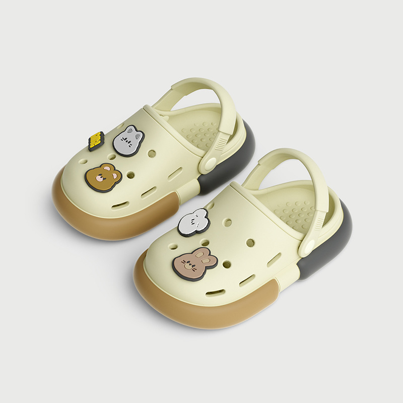 Girls With Non Slip Beach Shoes — foto 3
