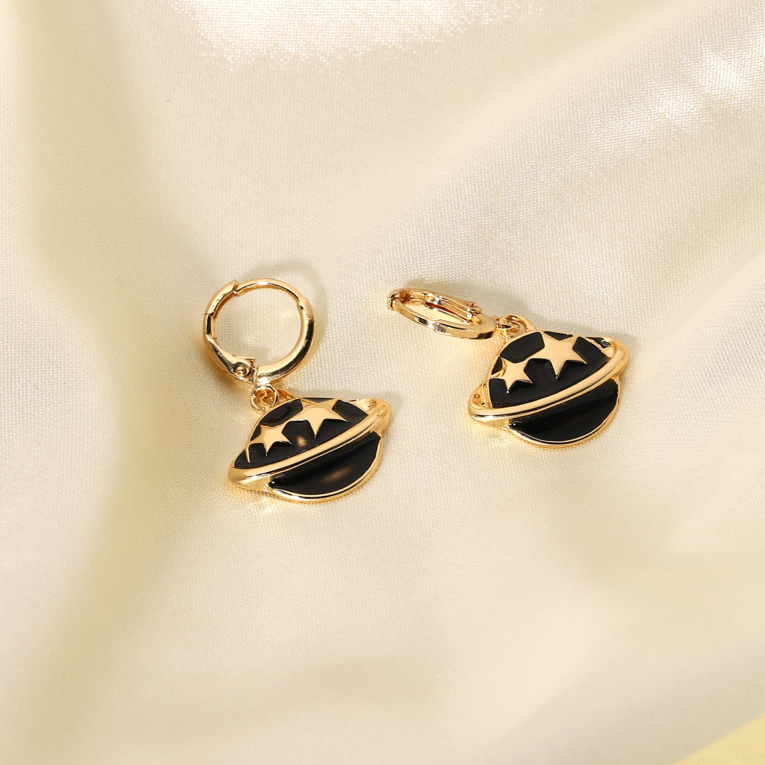 The Same Rectangular Hollow Chain C-shaped Earrings