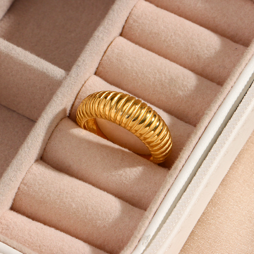 Title 4, Damesmode Gouden Pinstripe Ring