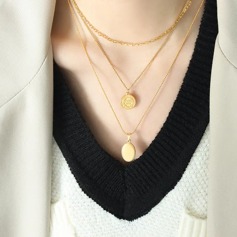 Women's Portrait Oval Pendant Necklace