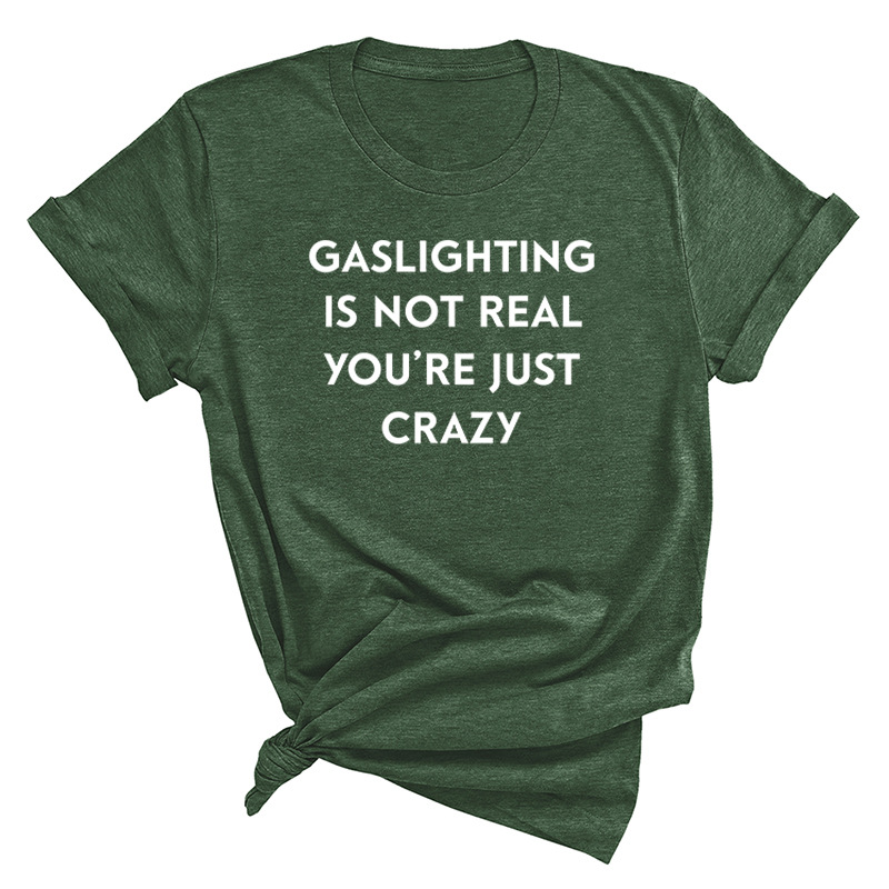 Title 15, Herrenmode mit Aufdruck „Gaslighting Is Not Rea...