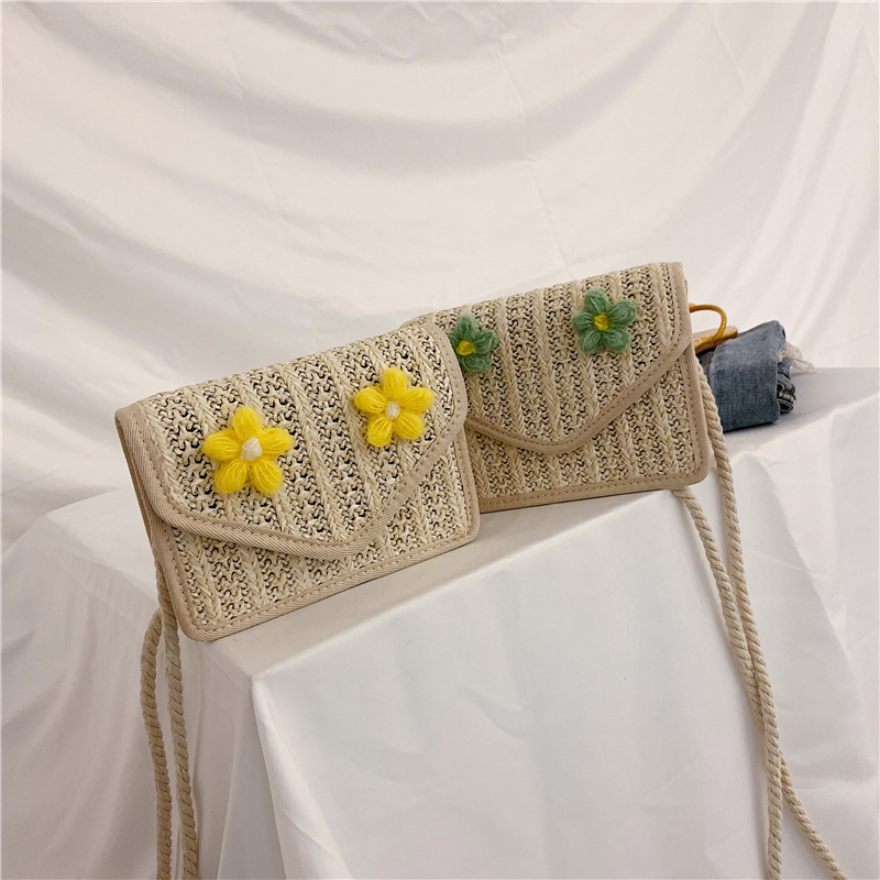 Title 3, Kleine quadratische Tasche mit Blumenmotiv, ein...