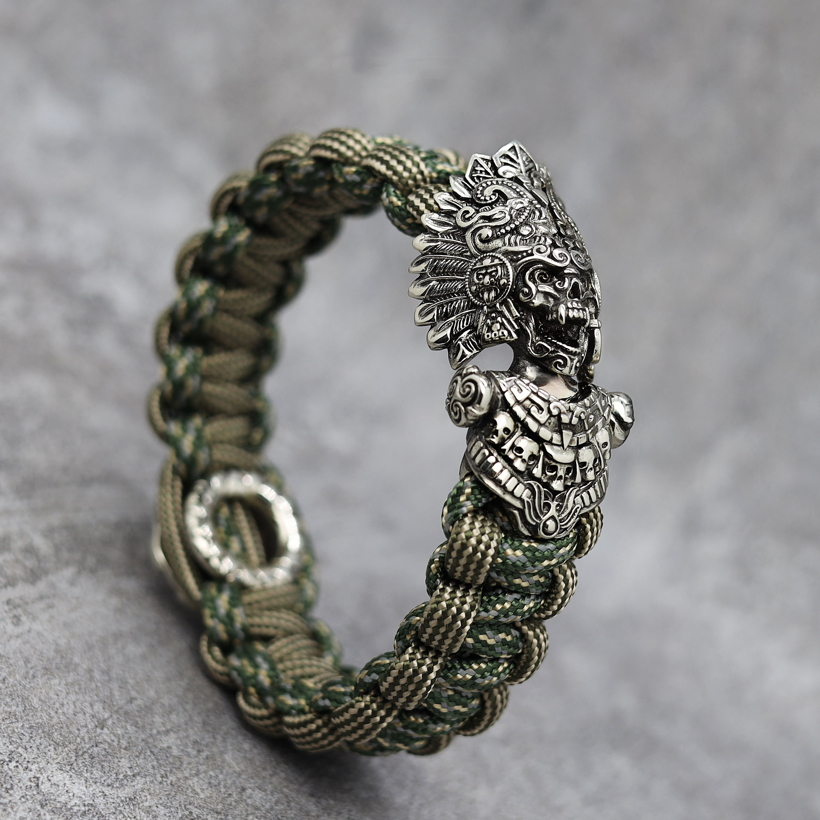 Title 6, Indian Chief Paracord Handgevlochten armband