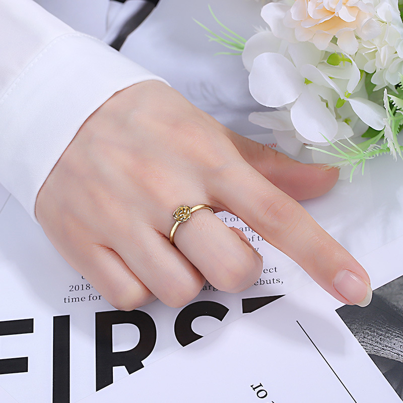 Title 3, Elegant and beautiful rose ring for women, a st...