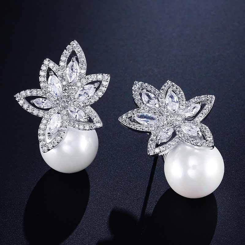 Fashion Creative Flower Pearl Inlaid Zircon Earrings