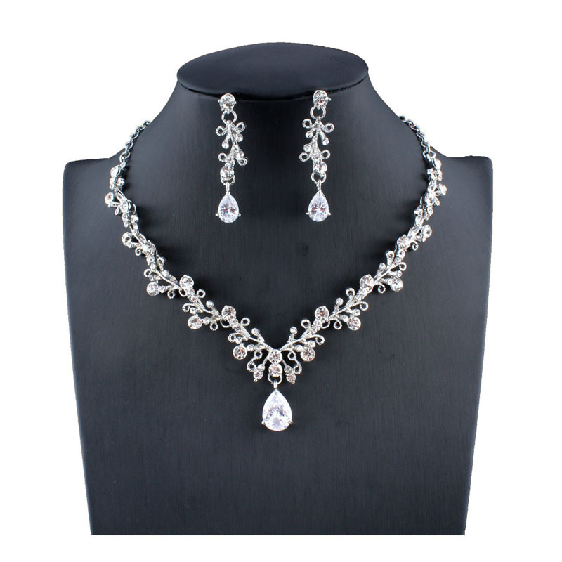 Rhinestone Women'S European And American Water Wave Chain Lattice White Pearl Necklace