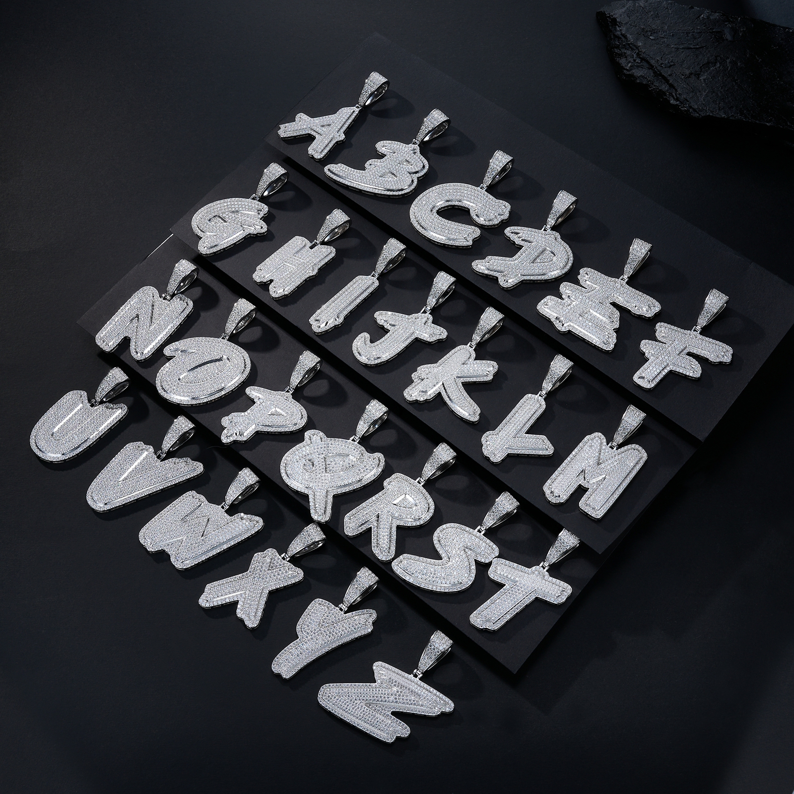 Fashion Shape 26 Letters -S Set With Top Moissanite Luxury Fashion Light Luxury Trend Jewelry Silver Necklace Pendant, S925 Silver Plated Platinum Material.