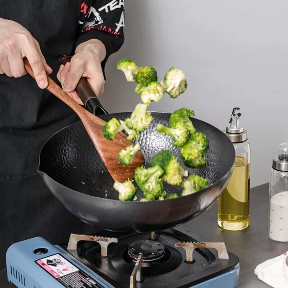 32CM Household Pure Iron Wok Non Coated Cast Pan For Gas Induction Cookers — image 5
