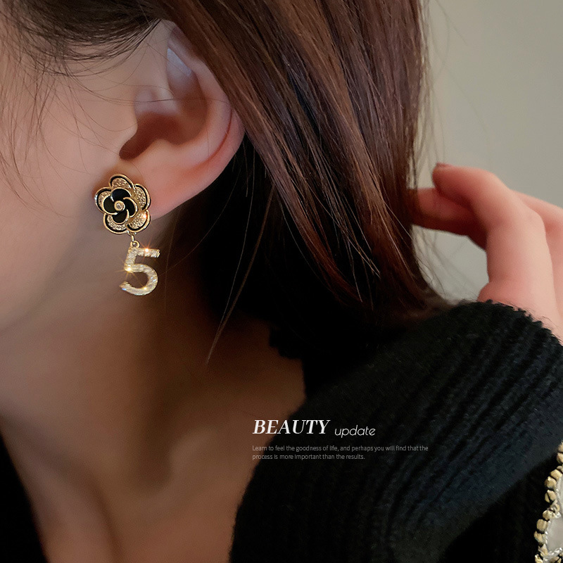 Silver Needle Zircon Flower Digital Earrings