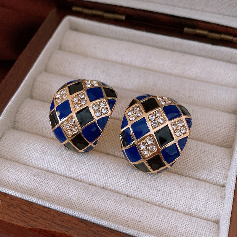 Silver Needle Vintage Earrings For Women Niche Light Luxury Stud Earrings High Sense Jewelry