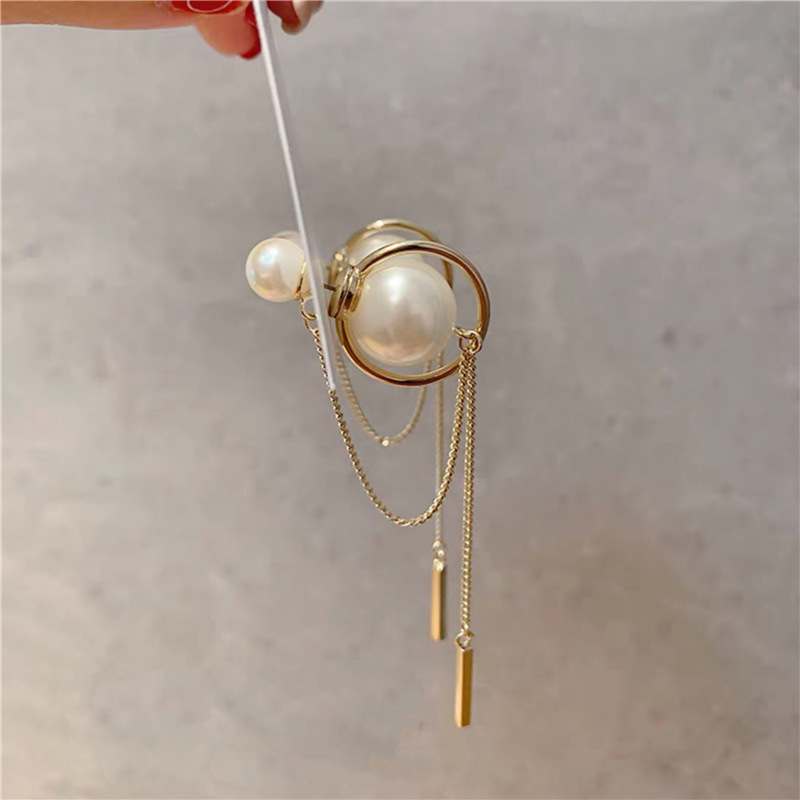 Simple Personality Size Pearl Moving Earrings