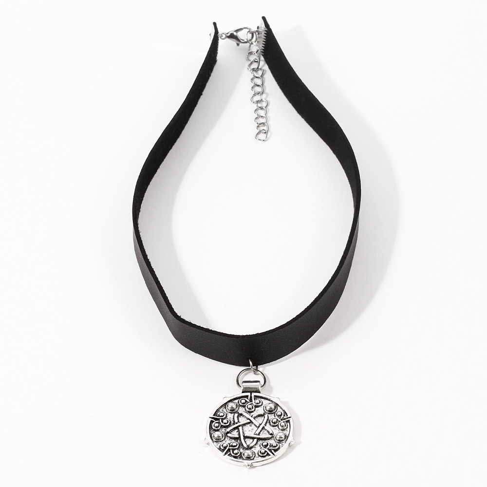 عقد طوق جلدي بتصميم الساحر الجمالي