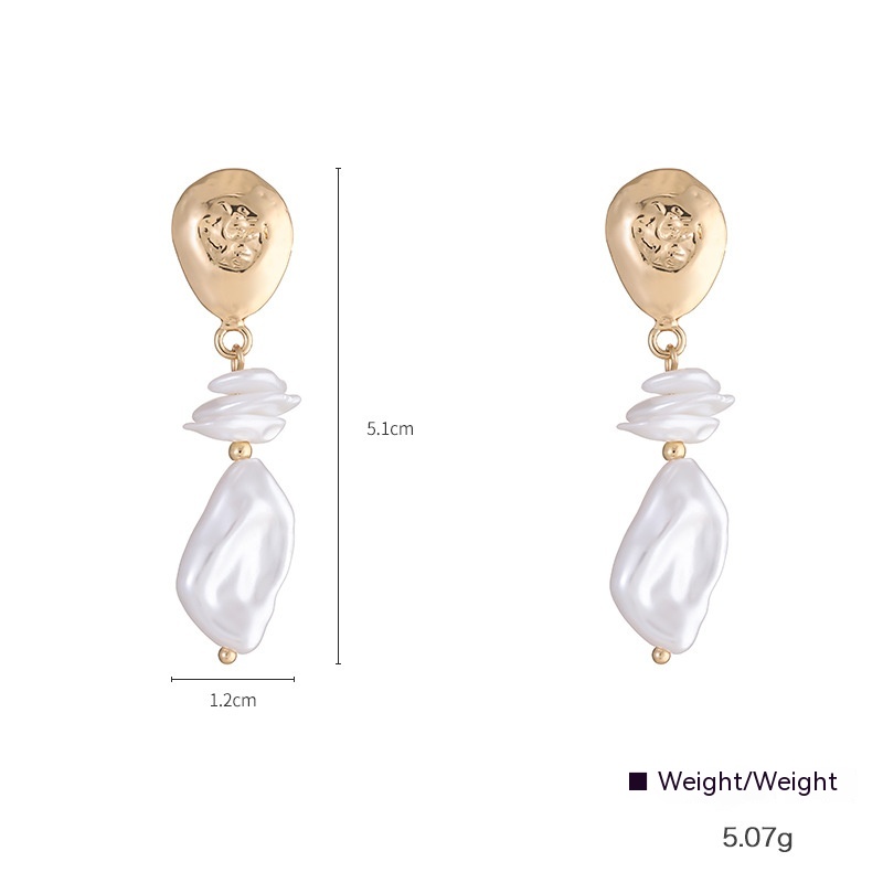 Women's Graceful And Fashionable Pearl Earrings
