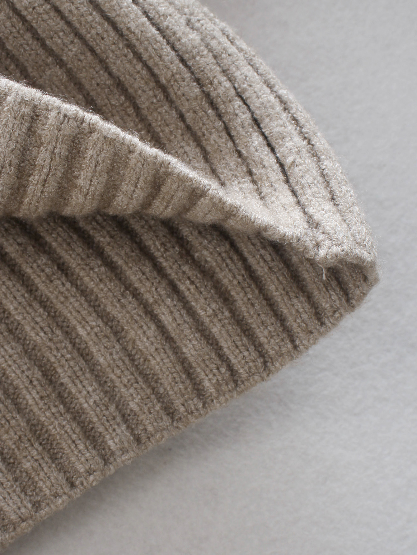 Women's Low Collar Vertical Striped Knit Sweater