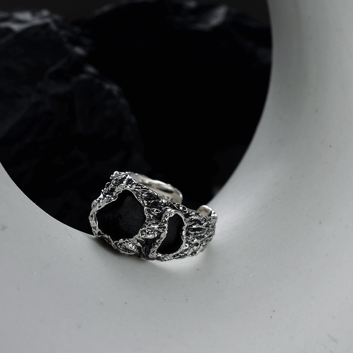 Female Ins Mouth Making Old Rock Index Finger Ring