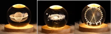 Kleine nachtlamp met kristallen bol, sterrenhemel en planeten – massiefhouten lampvoet, zonnestelsel 6 cm, 2 stuks