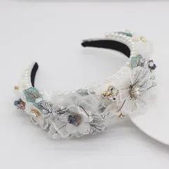 Baroque Sponge Exaggerated Pearl Lace Petal Diamond Crystal Geometry Ladies Prom - White - View 1