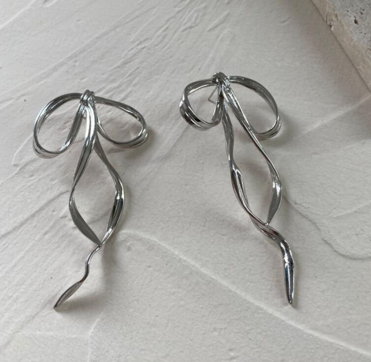 Fashion Women's Simple Streamer Bow Earrings