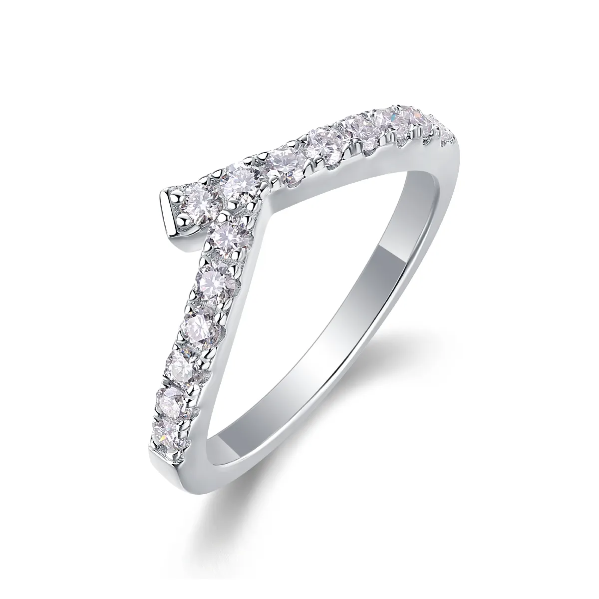 S925 Silver 2.7g Platinum Plated Moissanite V-Shape