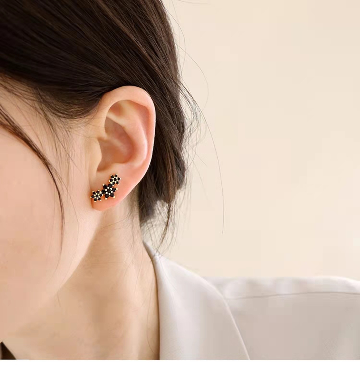 Title 5, Black Zircon Small Flower Ear Studs