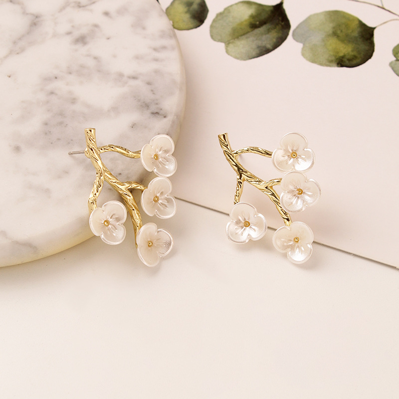New Women's Fashion Natural Wind Branches Blooming Gold-Plated Earrings