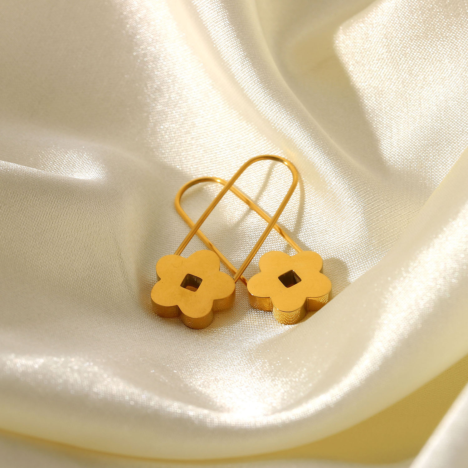 Title 4, Stainless Steel Little Flower Clip Shape Stud F...