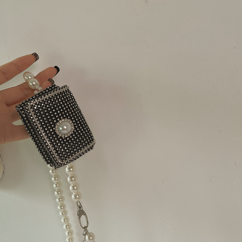 Title 1, Bolsa crossbody mini com strass, cinto de cintu...