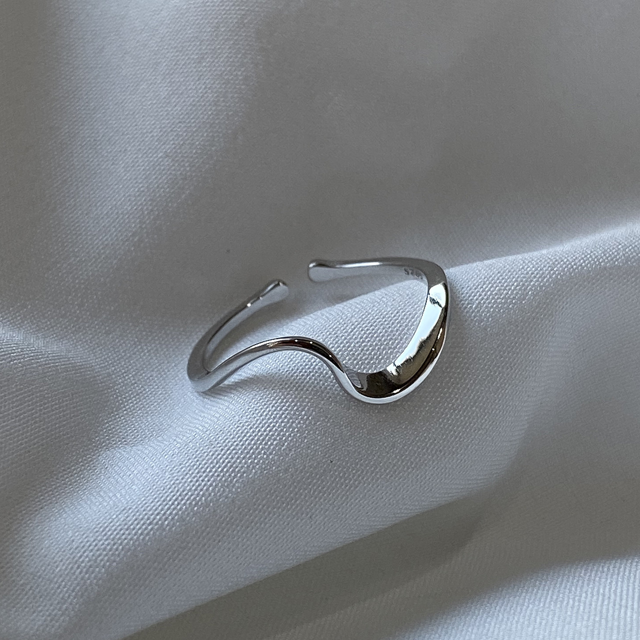Cold Wind Simple French Hong Kong Style Net Celebrity Mobius Ring