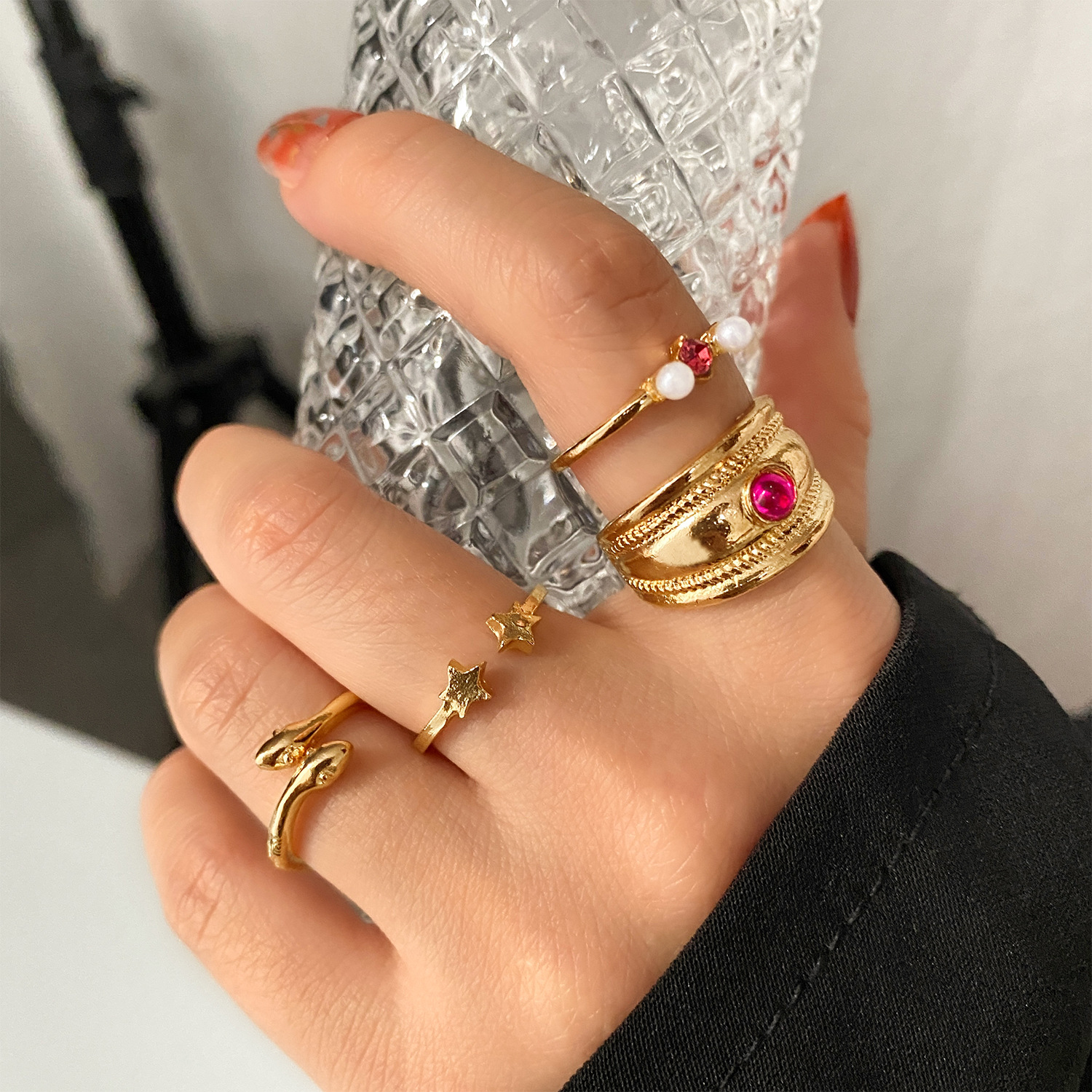 Golden Snake-shaped Ring Suit Fashion