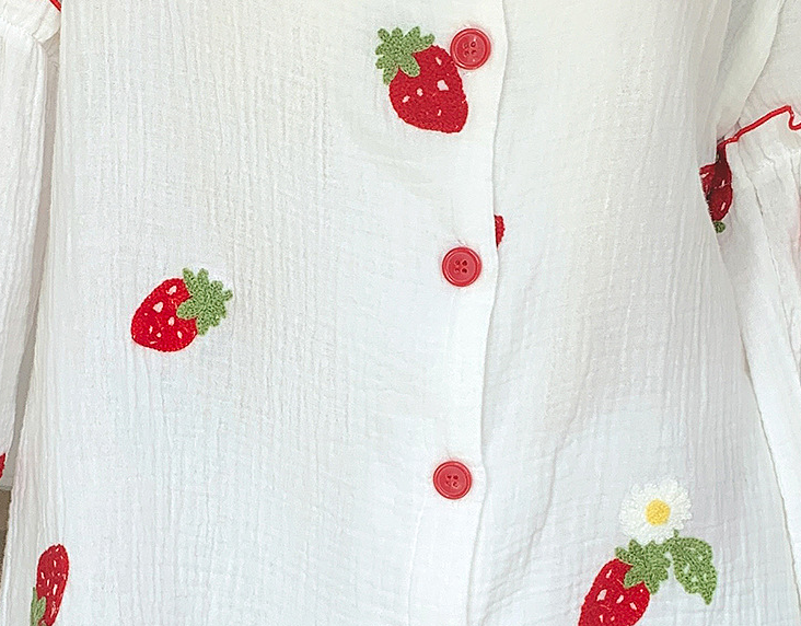 Title 2, Lovely White Strawberry Print Long-sleeved Suit