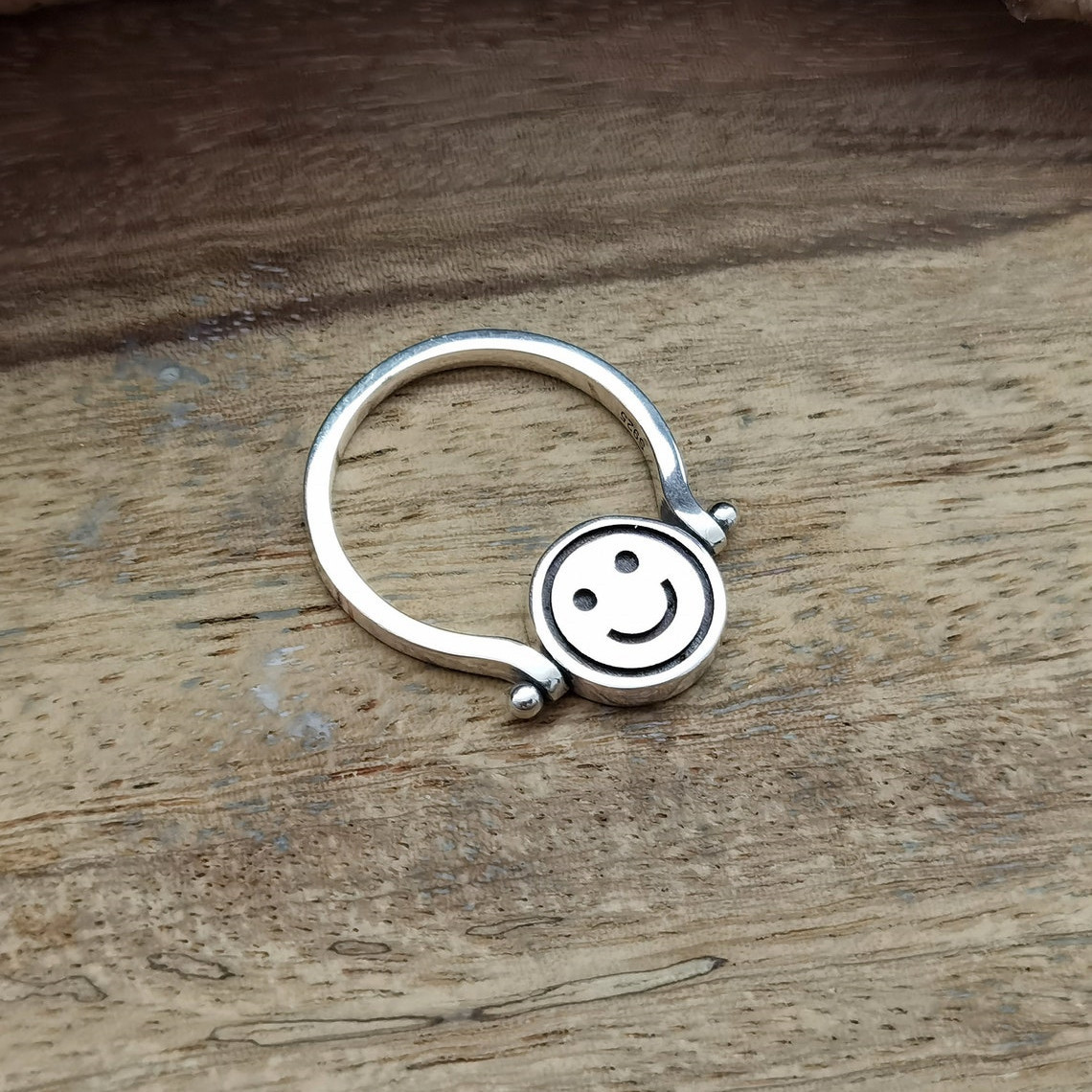 Women's Smile Face Spinning Turning Ring