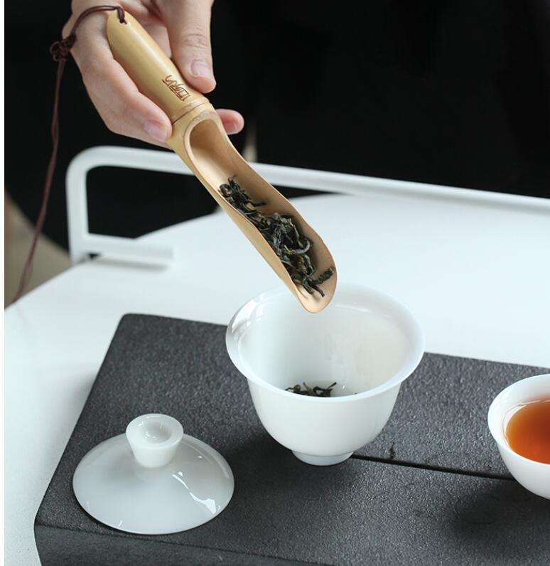 Title 6, Cuchara de té de bambú carbonizado estilo japonés.