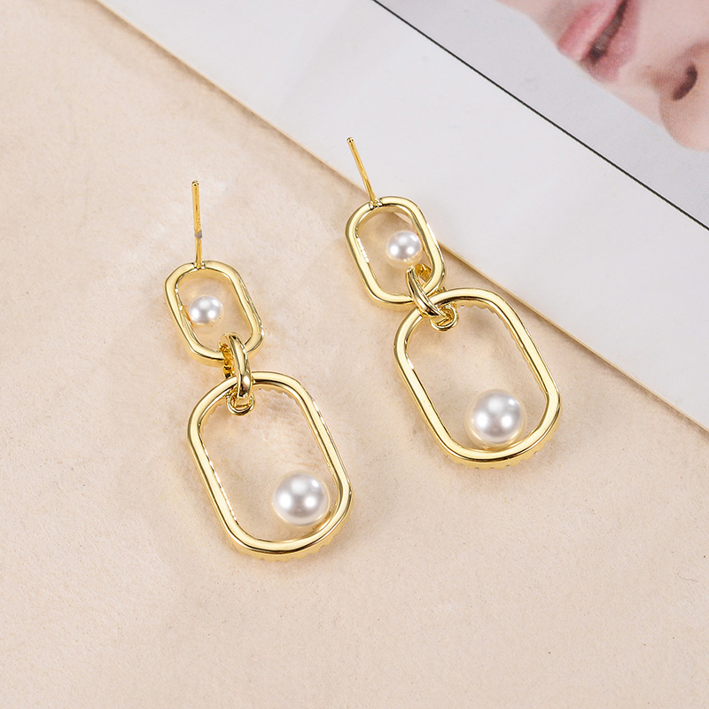 Pearl Earrings Are Exquisite And Simple