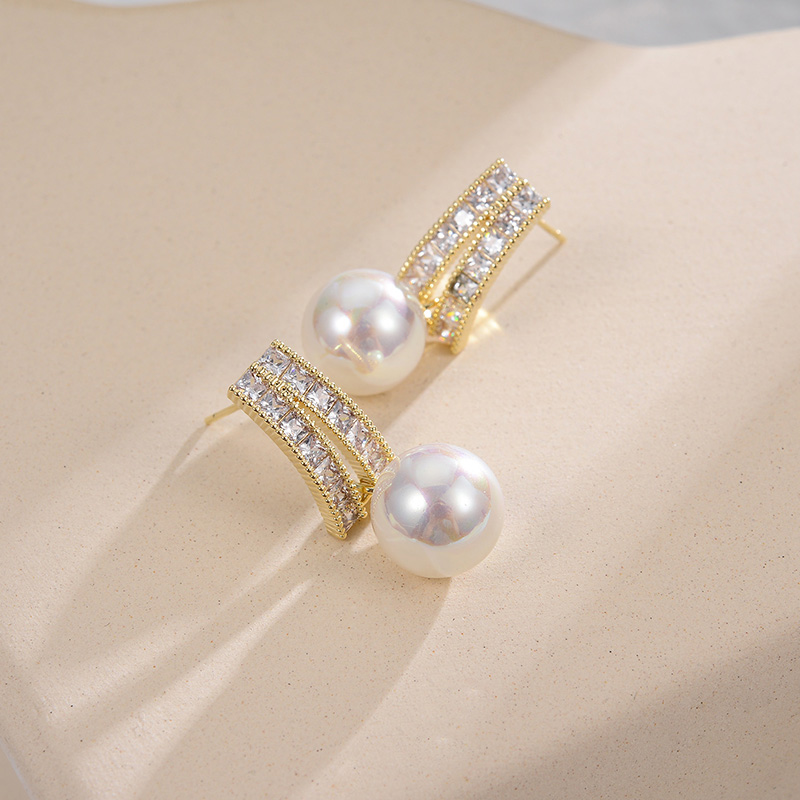 Temperament Female Gentle And Thin Natural Pearl Earrings