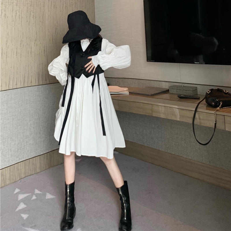 سترة بثلاثية الأبعاد بنقشة زهور مع سحاب تصميم برقبة V بلون موحد