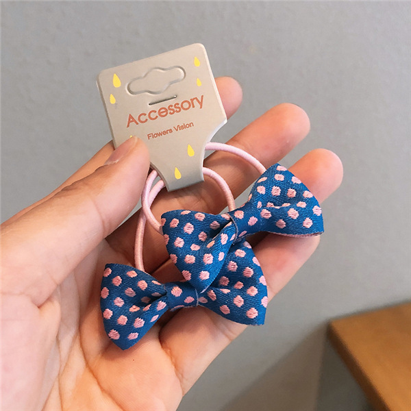 One card with sapphire dots