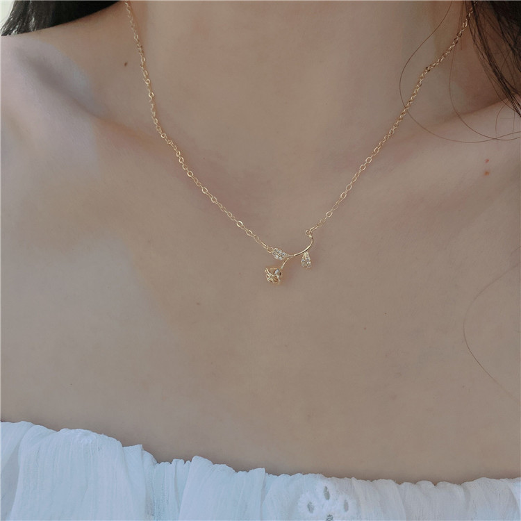 French Gentle Rose With Diamonds Retro Clavicle