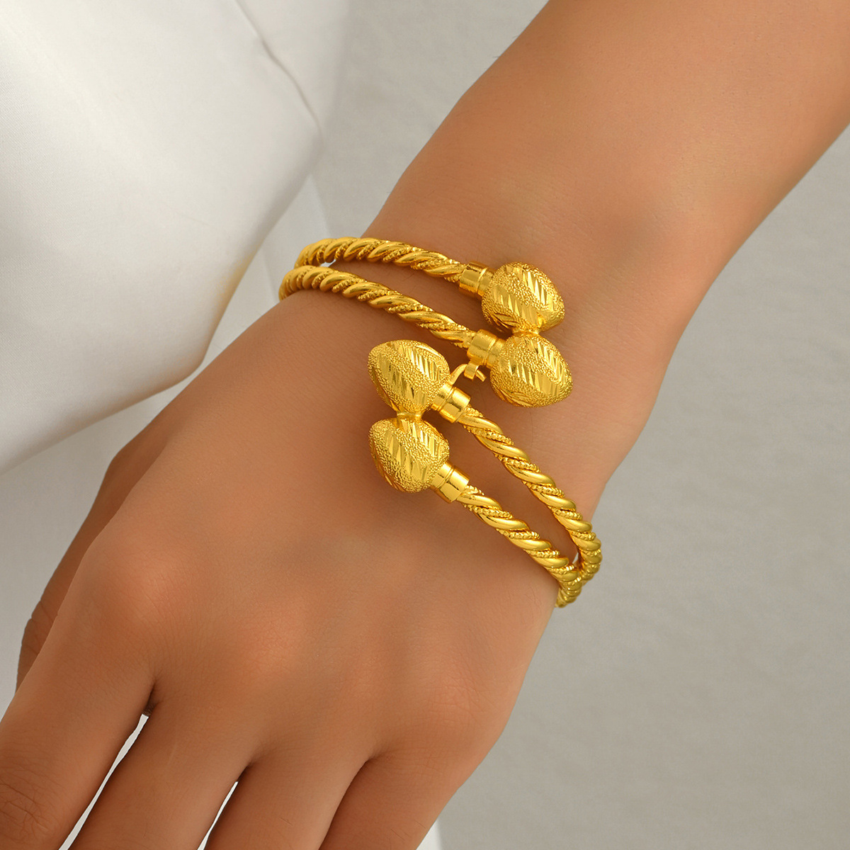 New Arrival Cross-border Light Luxury European American Women Hand Jewelry, Geometric Round Ball Design Premium Texture Cuff Bangle, Niche Versatile D