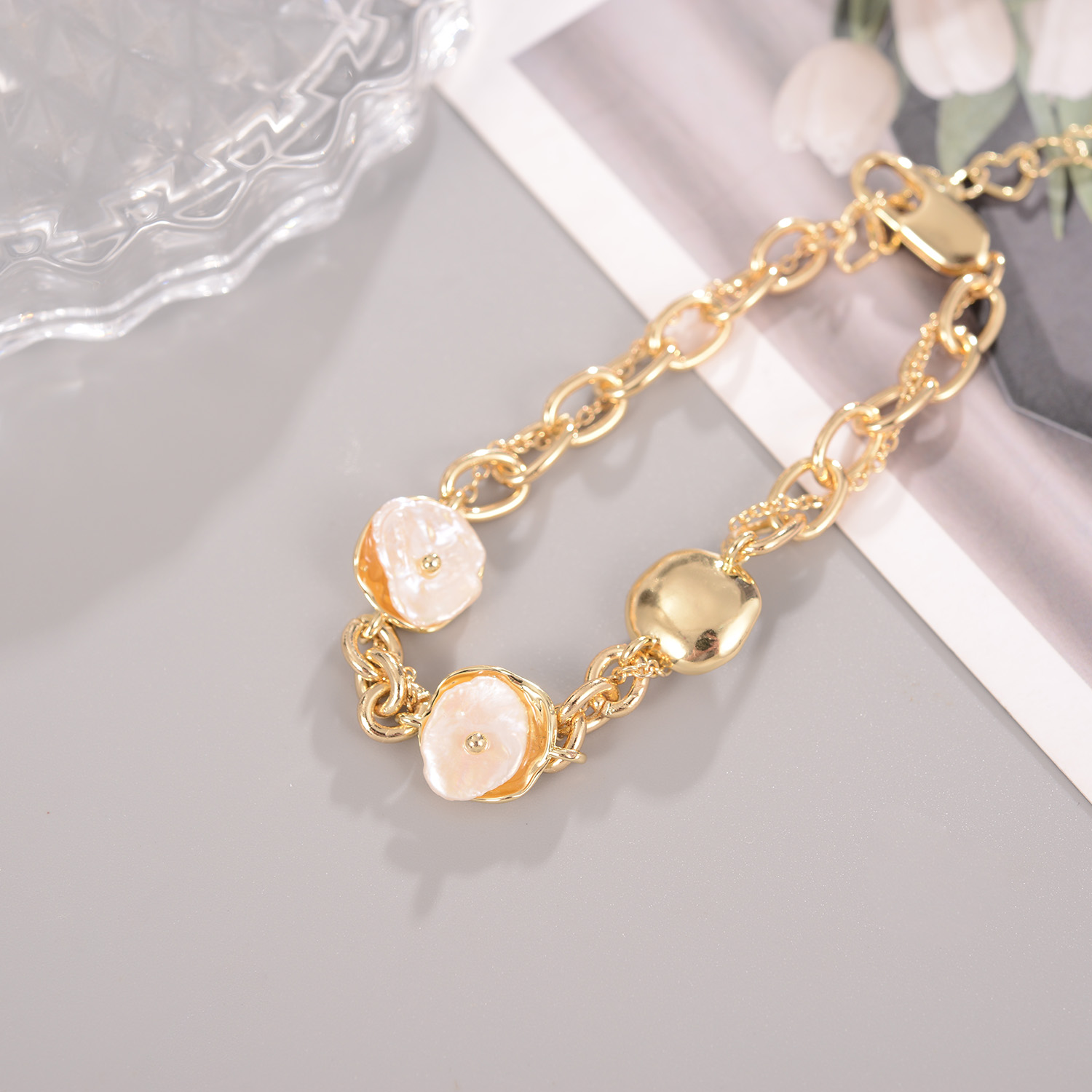 European And American Vintage Classic Metal Pearl Bracelet