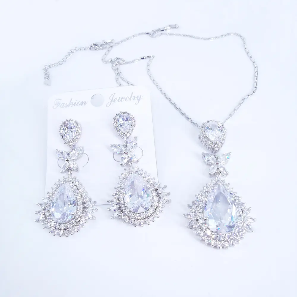Women's Fashionable And Popular Shiny Zirconia Necklace Earrings