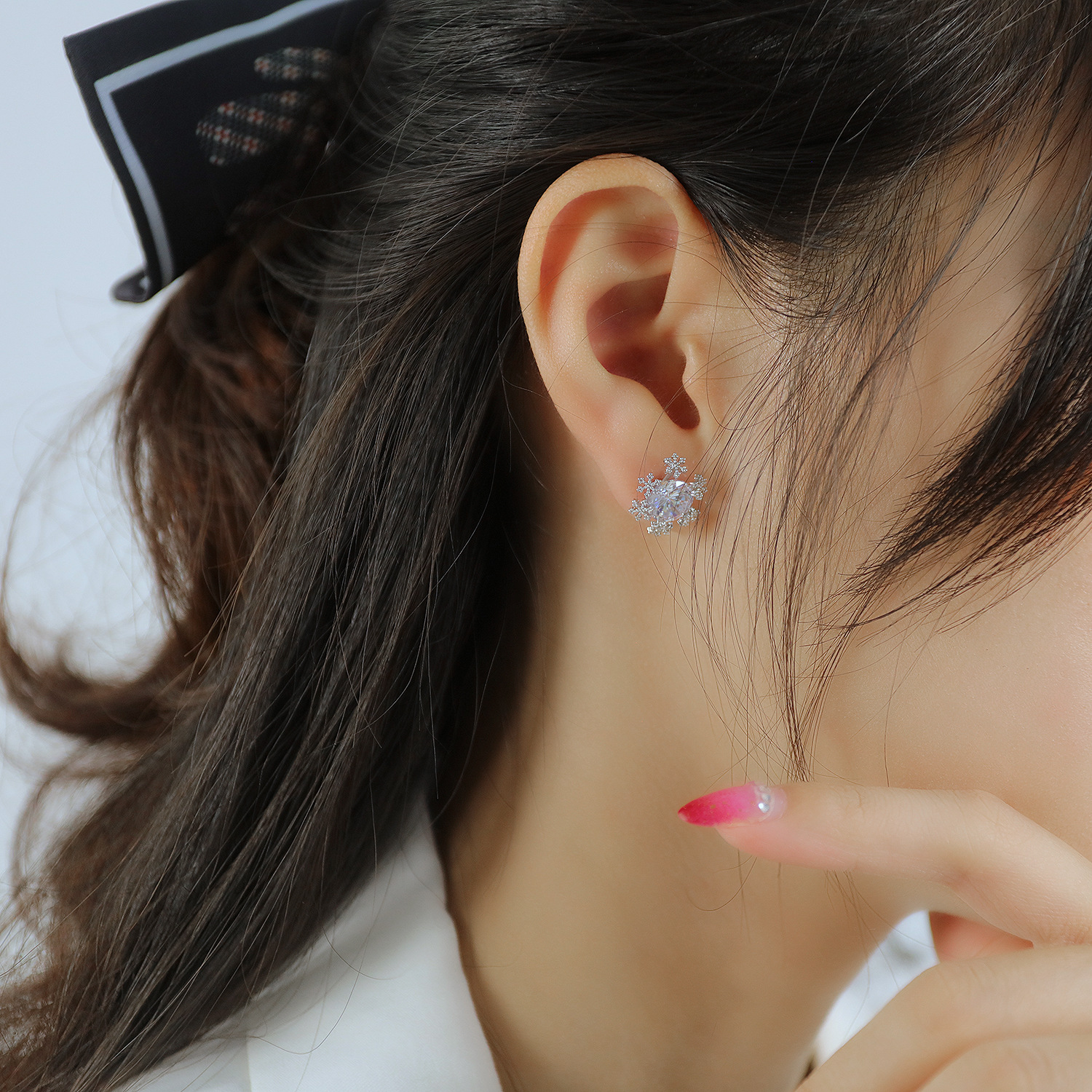 Fashion Simple Snowflake Inlaid Zircon Copper Earrings